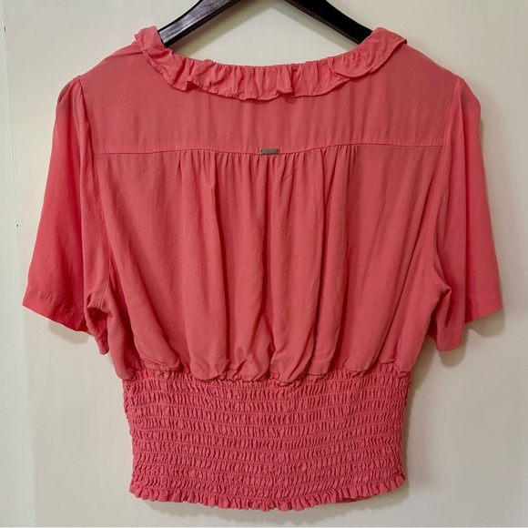 GUESS|Coral Pink Ruffled Short Pleated Sleeve Lightweight Top Button Blouse Sz L - Picture 3 of 5
